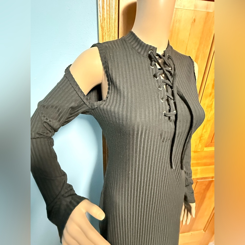 Avec Les Filles Ribbed Lace Front Cold Shoulder Midi Dress Sz medium - Picture 6 of 12